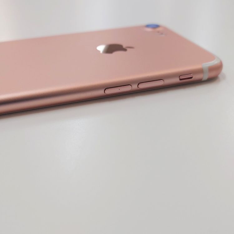 �ڽ���Ź�����ѡ�iPhone7 32GB �Хåƥ꡼��������100%