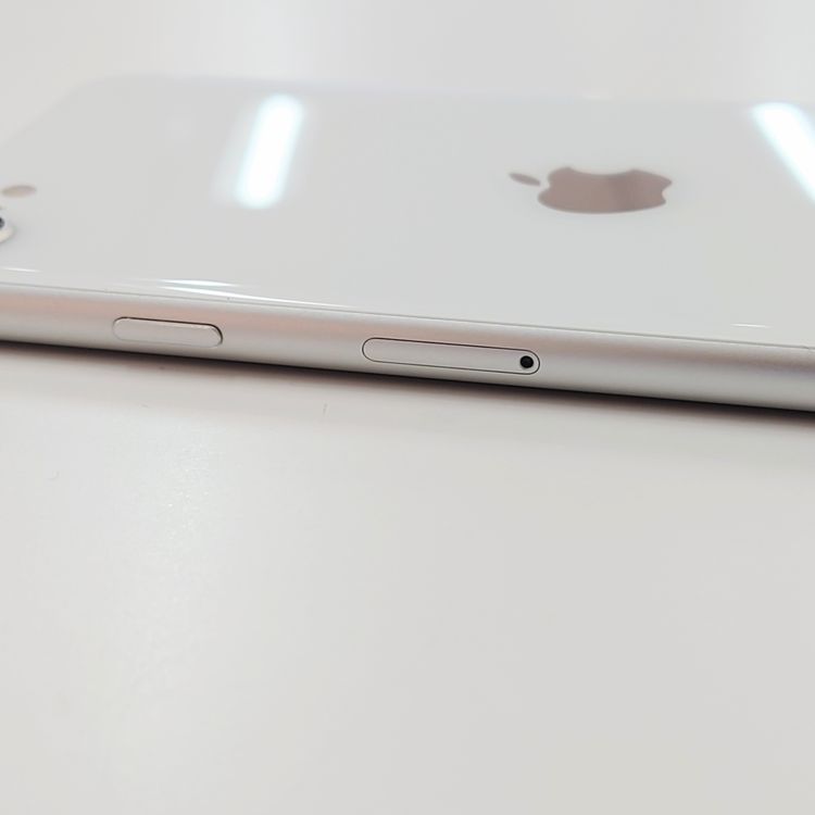 �ڽ���Ź�����ѡ�iPhoneSE2 128GB �ۥ磻�� �Хåƥ꡼��������100%