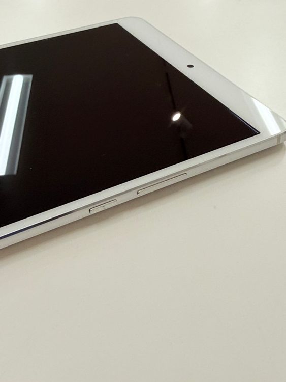 �ڽ���Ź���ݺѡ� dtab Compact d-01J 16GB ����С�