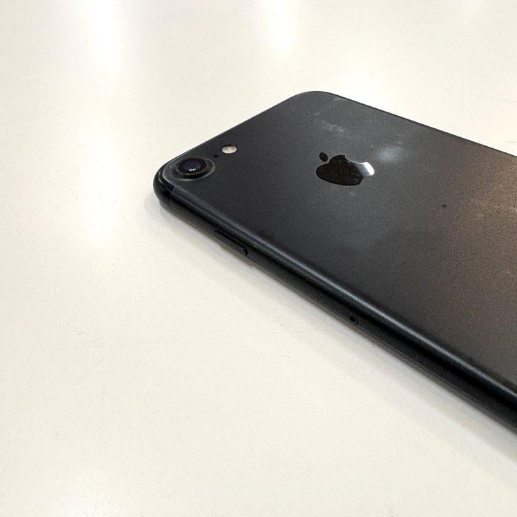 �ڽ���Ź�����ѡ�iPhone7 128GB �֥�å� �Хåƥ꡼��������100%