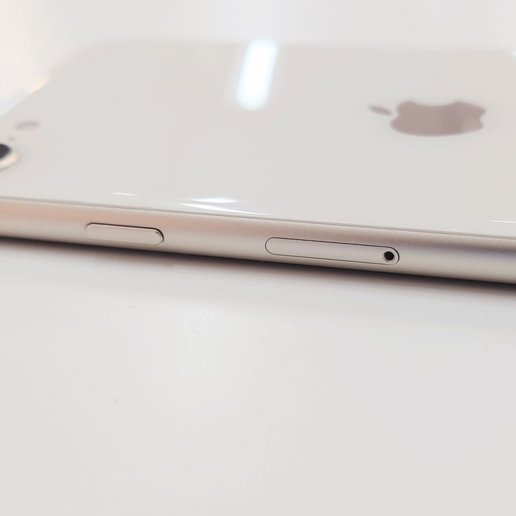 �ڽ���Ź�����ѡ�iPhoneSE3 128GB �������饤�� �Хåƥ꡼��������100%
