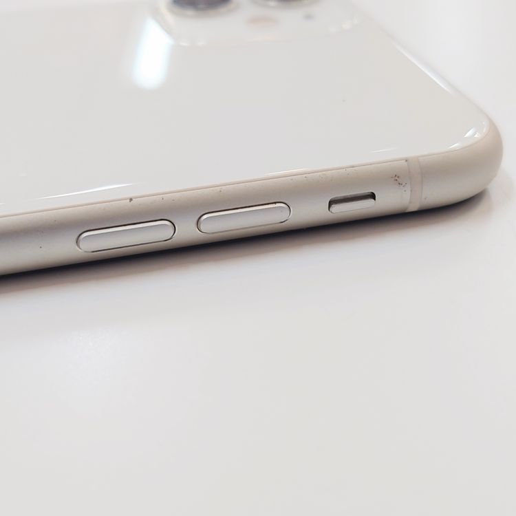 �ڽ���Ź�����ѡ�iPhone11 128GB �ۥ磻�� �Хåƥ꡼��������100%