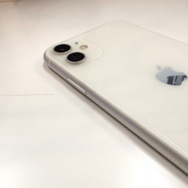 �ڽ���Ź�����ѡ�iPhone11 128GB �ۥ磻�� �Хåƥ꡼��������100%