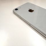 �ڽ���Ź�����ѡ�iPhone8 64GB �ۥ磻�� �Хåƥ꡼�򴹺Ѥ�