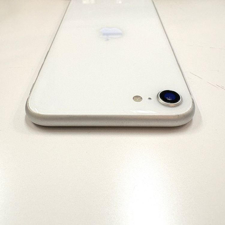 �ڽ���Ź�����ѡ�iPhone SE �裲���� 64GB �ۥ磻�� �Хåƥ꡼��������100%