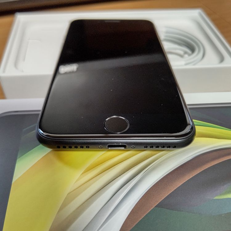 ムスビー｜極美品 バッテリー100% iPhone SE(第2世代)128GB ブラック