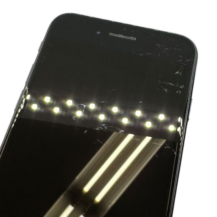 �ڥХåƥ꡼98%��iPhone��SE����2�����64GB���֥�å���SIM�ե꡼��au��