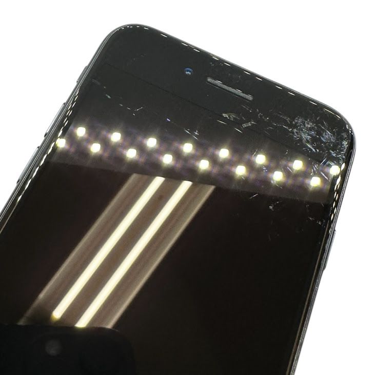 �ڥХåƥ꡼100%��iPhone��SE����3�����64GB���ߥåɥʥ���