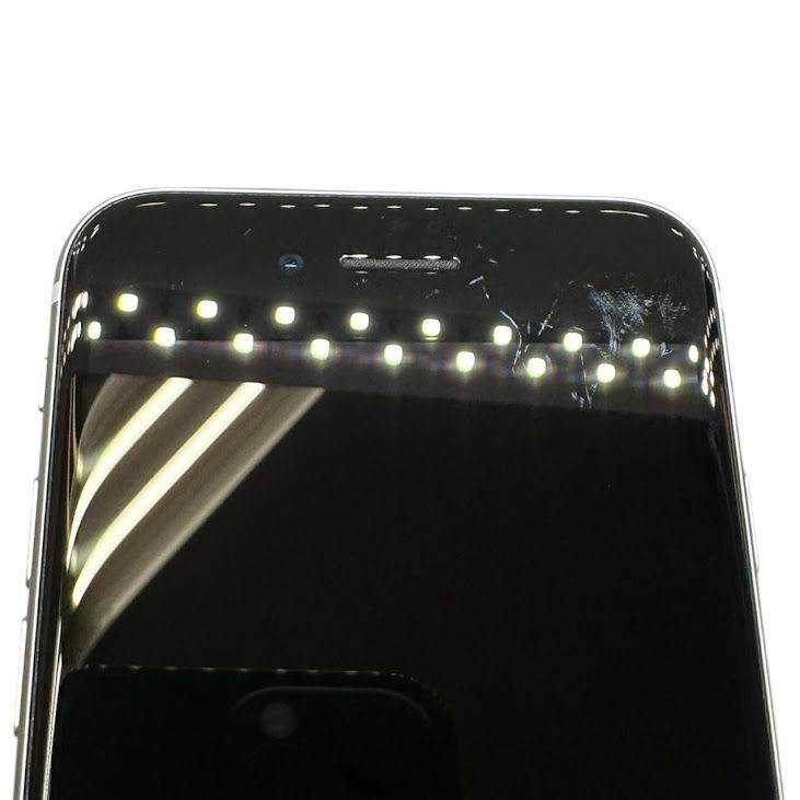 �ڥХåƥ꡼82%��iPhone��SE����2�����64GB���ۥ磻�ȡ�SIM�ե꡼���ɥ�����
