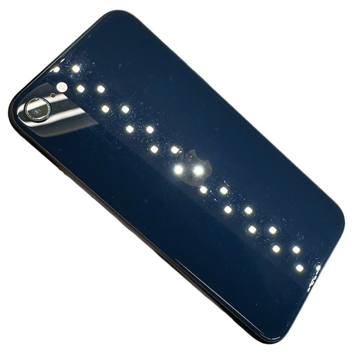 iPhone��SE����3�����64GB���ߥåɥʥ��ȡ�SIM�ե꡼��au��