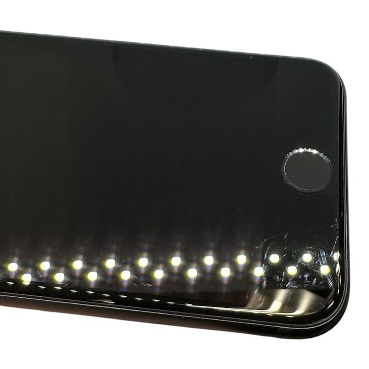 �ڥХåƥ꡼100%��iPhone��SE����3�����64GB���ߥåɥʥ���