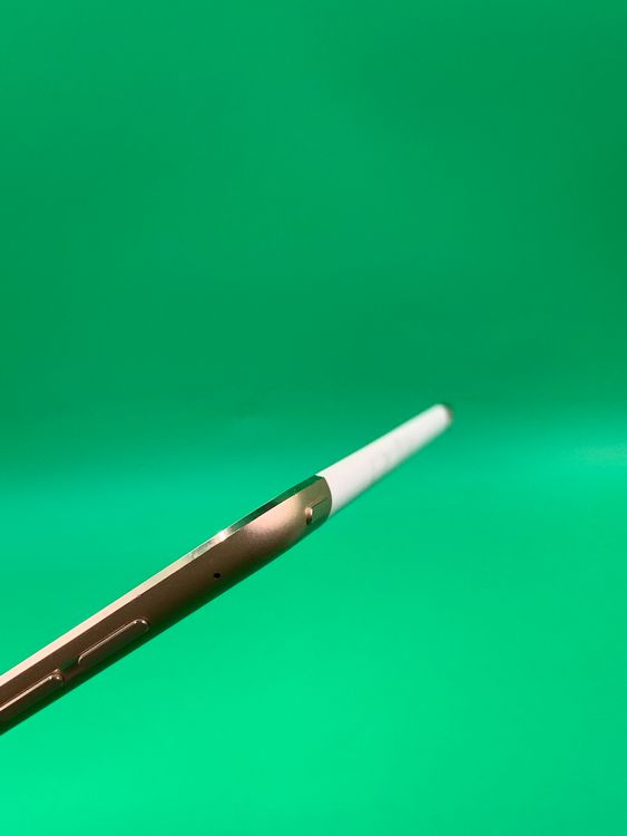  iPad Air 2 Wi-Fi+Cellular 64GB  KDDI 