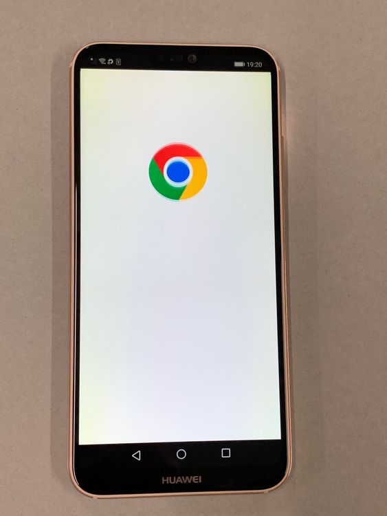 ���������� HUAWEI P20 lite 64GB ������ԥ� SIM���å� ����Ǥ���