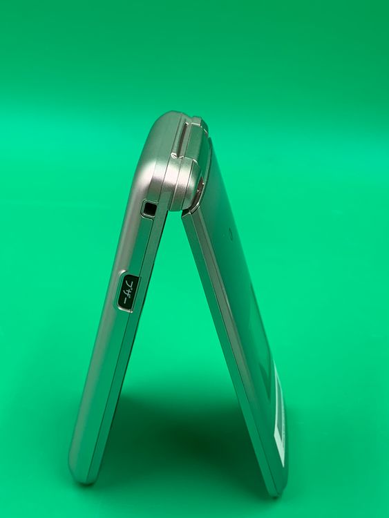 �������� ���󤿤󥱡����� KYF41 8GB �����ѥ󥴡���� KDDI ��