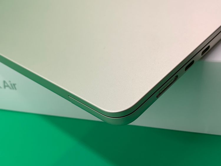 ������Ʊ�� MacBook Air 15����� M5 2026 512GB �������饤��