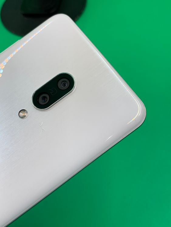 ����� AQUOS zero2 256GB �ߥ��ƥ��ۥ磻�� KDDI ��