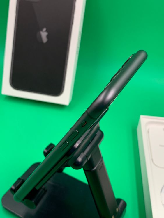 ������ iPhone 11 256GB �֥�å� SIM�ե꡼ ��������100% au ��