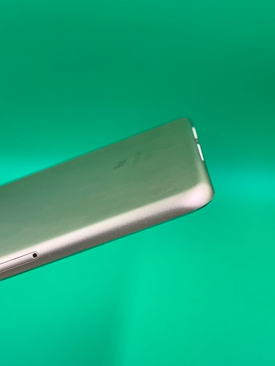 ������ iPad Air ��2���� Wi-Fi+Cellular 16GB ������� KDDI ��