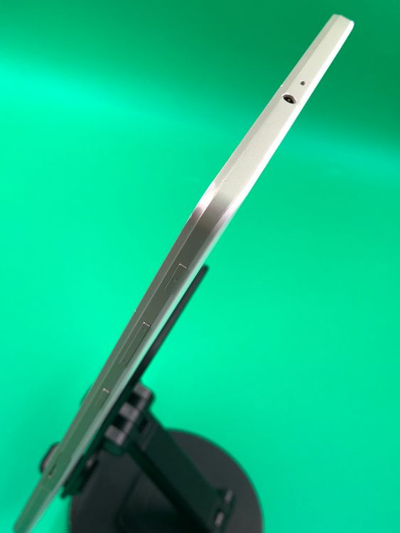 ����� Qua tab PX 16GB �ۥ磻�� SIM�ե꡼ au �� LGT31