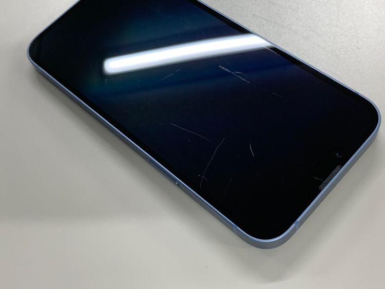 ���Хåƥ꡼���� iPhone 14 128GB �֥롼 SIM�ե꡼  docomo ��