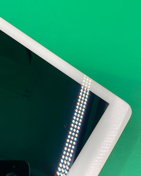 �����ʡ��Хåƥ꡼���� iPad ��5���� Wi-Fi 32GB �������