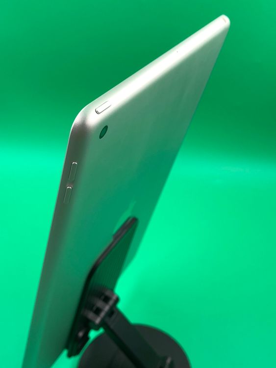 ������Ʊ�� iPad ��8���� Wi-Fi 32GB ����С�  ��������76% MYLA2J/A