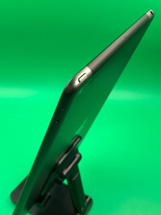��������� iPad ��9���� WiFi+Cellular 64GB ��������95% KDDI ��