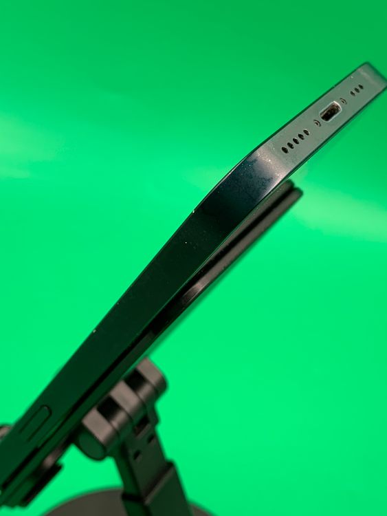 ���Хåƥ꡼���� iPhone 13 128GB �ߥåɥʥ��� docomo ��