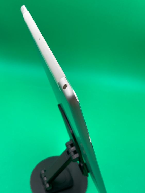 ������ iPad Air ���� Wi-Fi+Cellular 16GB ��������94% KDDI ��