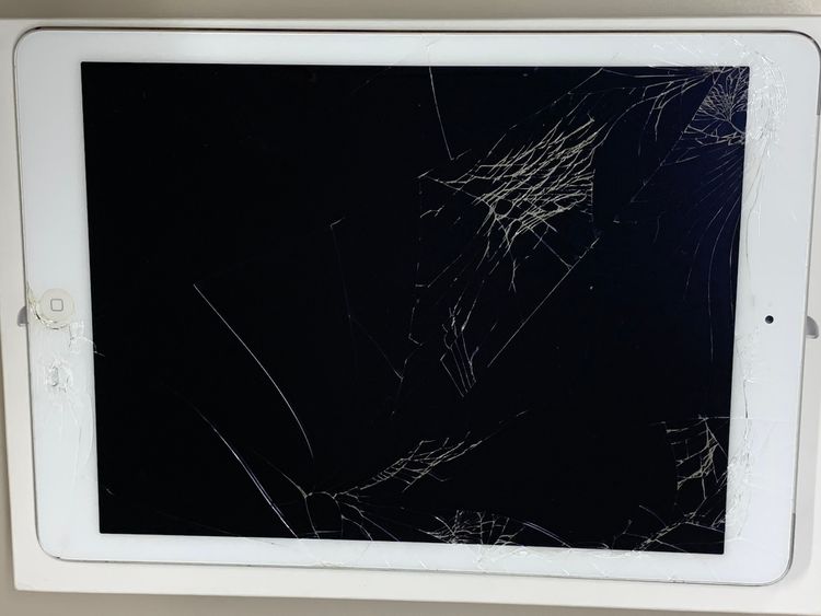 �� �����ƥ��١��������å� iPad Air Wi-Fi + Cellular 16GB