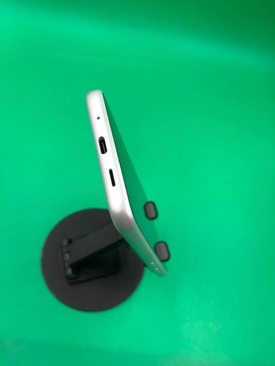 ������ GRATINA KYV48 32GB �ۥ磻�� SIM�ե꡼ KDDI ��