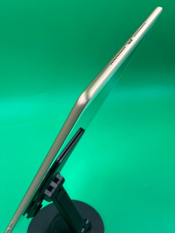 �����ʡ��Хåƥ꡼���� iPad ��5���� Wi-Fi 32GB �������