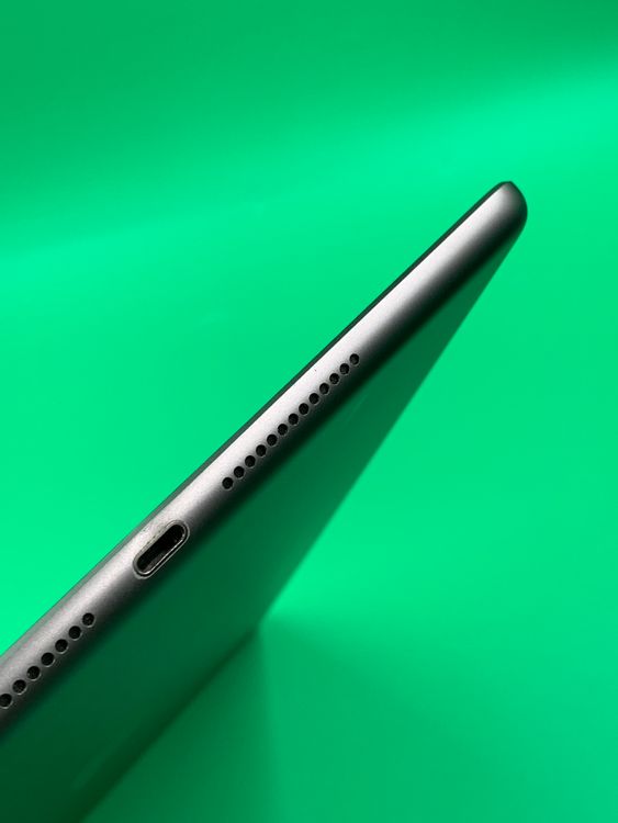 ������ iPad ��8���� Wi-Fi+Cellular 32GB ���ڡ������졼 SIM�ե꡼