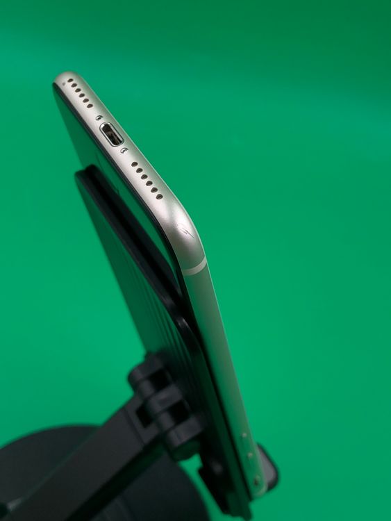 ����� iPhone SE ��3���� 64GB SIM�ե꡼ ��������84% au ��