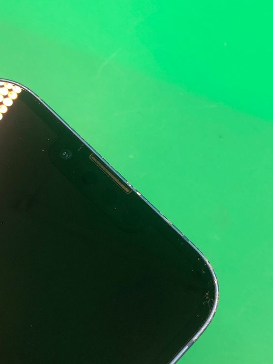 ���Хåƥ꡼���� iPhone 13 256GB �������饤�� ��������100% KDDI ��