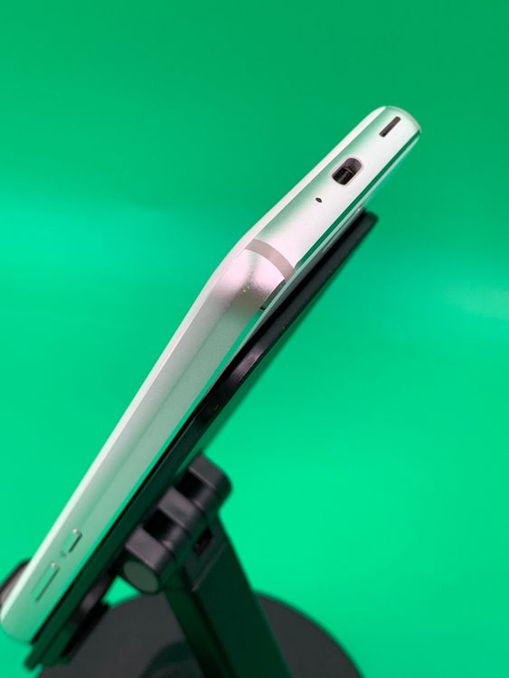 ������ AQUOS R compact 32GB �ۥ磻�� SIM�ե꡼ KDDI ��