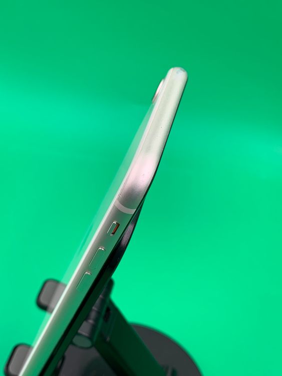 ����¡������� iPhone SE ��3���� 128GB �������饤��