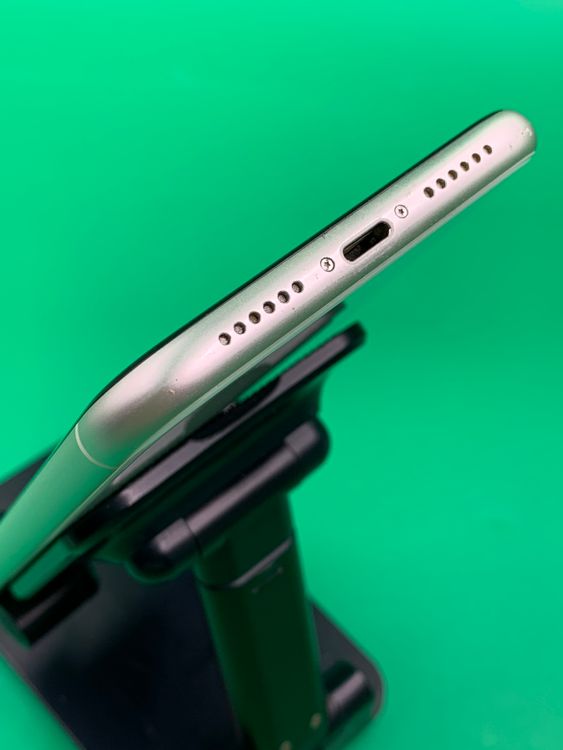 ���Хåƥ꡼���� iPhone 11 128GB �ۥ磻�� ��������100%
