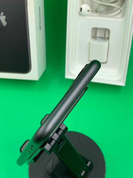 ���������� iPhone 11 64GB �֥�å� SIM�ե꡼ docomo ��