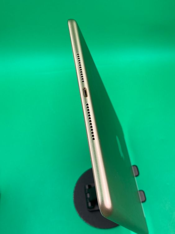 ����� iPad ��5���� Wi-Fi+Cellular 32GB �������  docomo ��