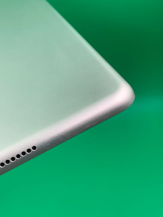 ����� iPad ��8���� Wi-Fi+Cellular 32GB ��������85% KDDI�� H2