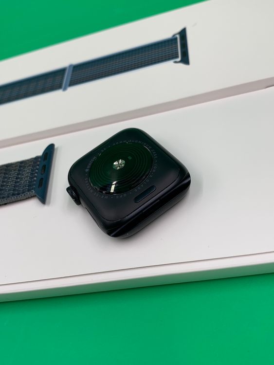 ����� Apple Watch SE ��2���� GPS��ǥ� 40mm 32GB �ߥåɥʥ���