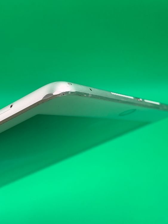 �������� iPad ��6���� Wi-Fi+Cellular 32GB ��������88% au ��
