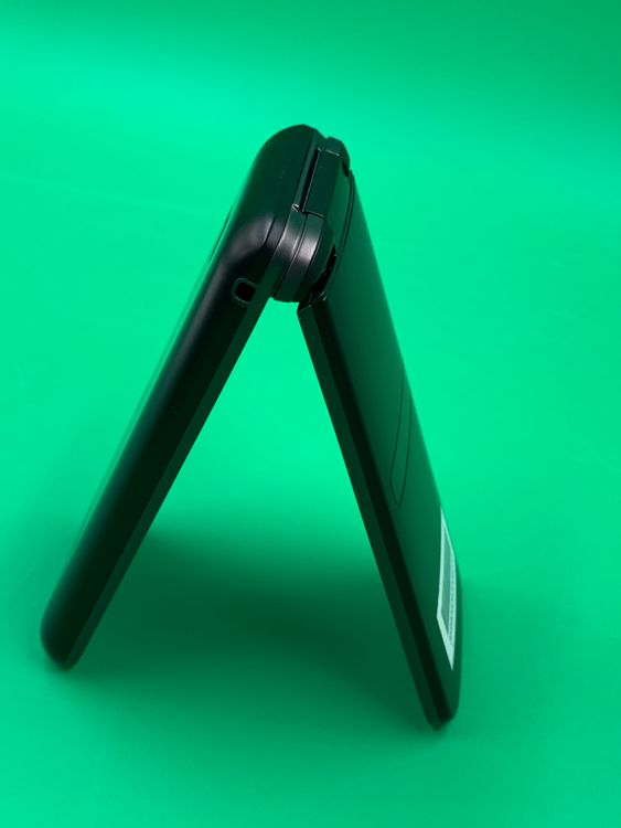 ������ GRATINA KYF39 8GB �֥�å� SIM�ե꡼ KDDI ��