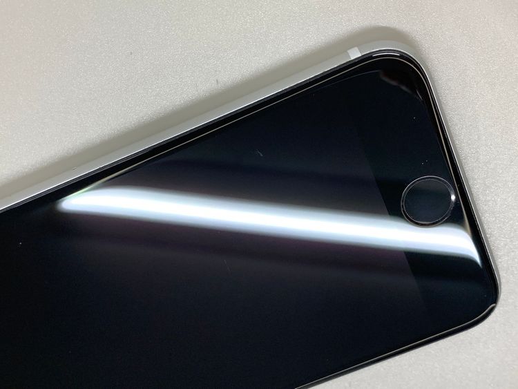 ������ iPhone SE ��2���� 128GB �ۥ磻�� SIM�ե꡼ ��������100%