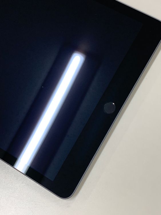 �����ʡ� ������ iPad ��8���� Wi-Fi+Cellular 32GB  KDDI �� H2