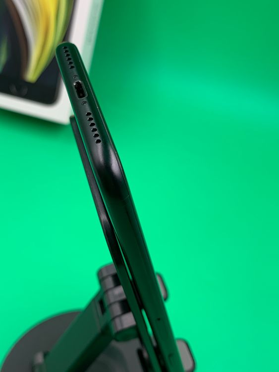 ������ iPhone SE ��2���� 64GB �֥�å� ��������100%  KDDI ��