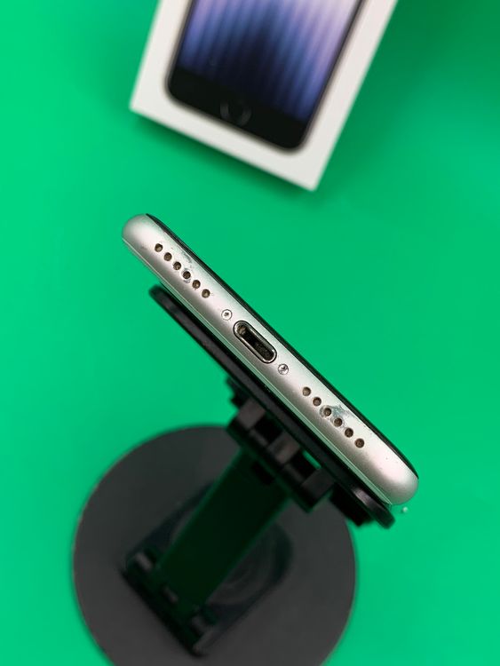 ������ iPhone SE ��2���� 128GB �ۥ磻�� SIM�ե꡼ ��������100%