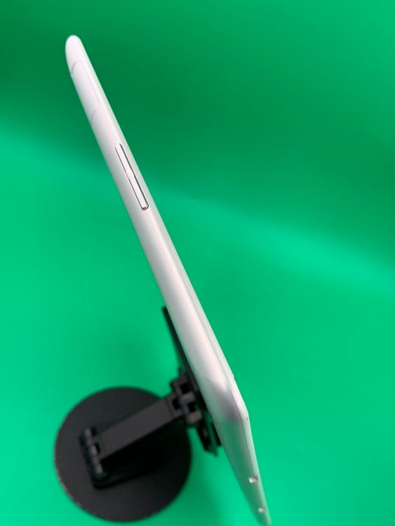 ������ ARROWS Tab 64GB ���������ɹ� KDDI �� FJT21 �ۥ磻��