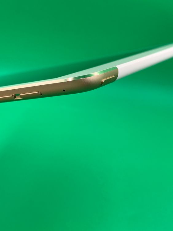 ������ iPad Air ��2���� Wi-Fi+Cellular 128GB ��������95% au��